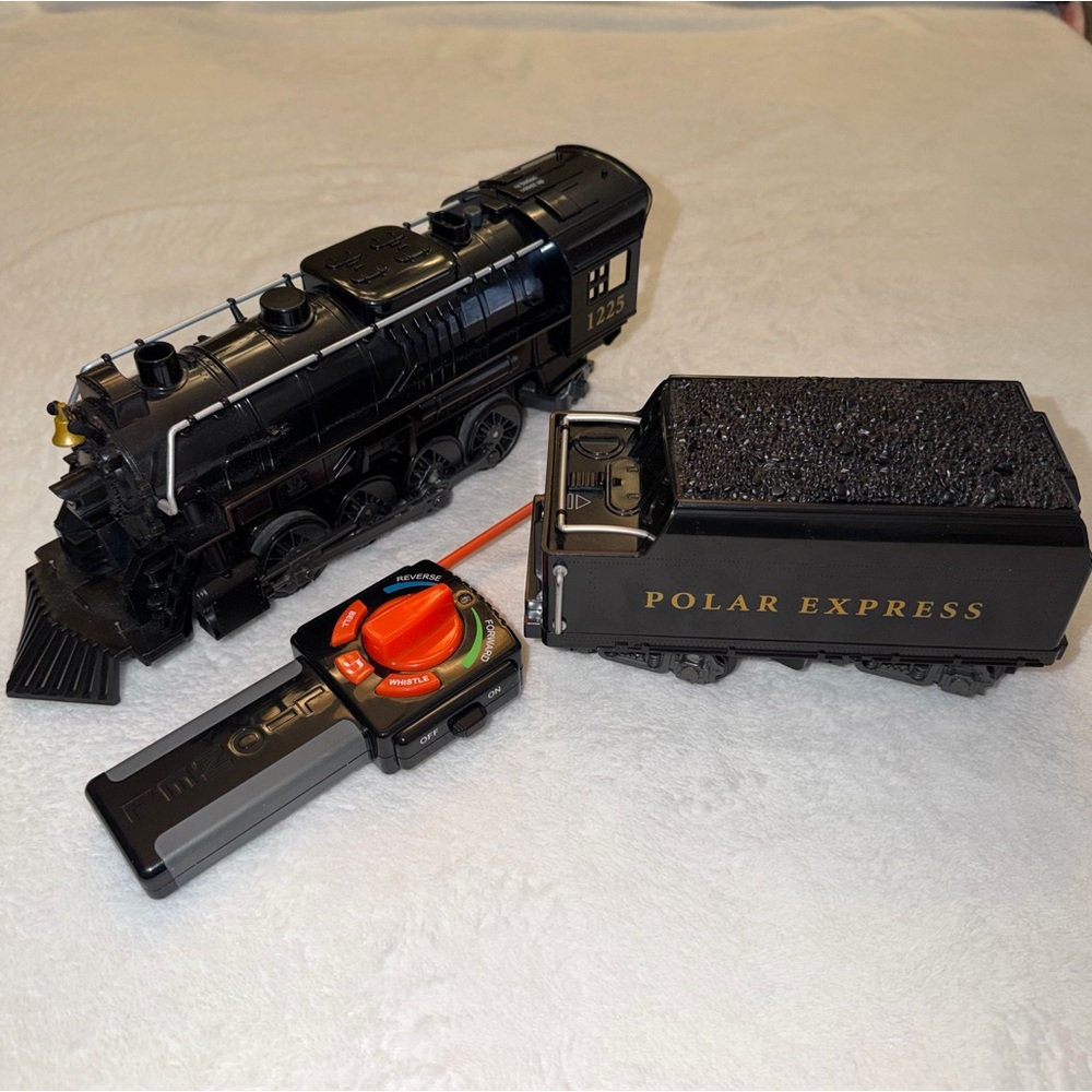 Lionel Polar Express Train Set Black
Doesn’t work, as is 2014 G gauge 7-11022